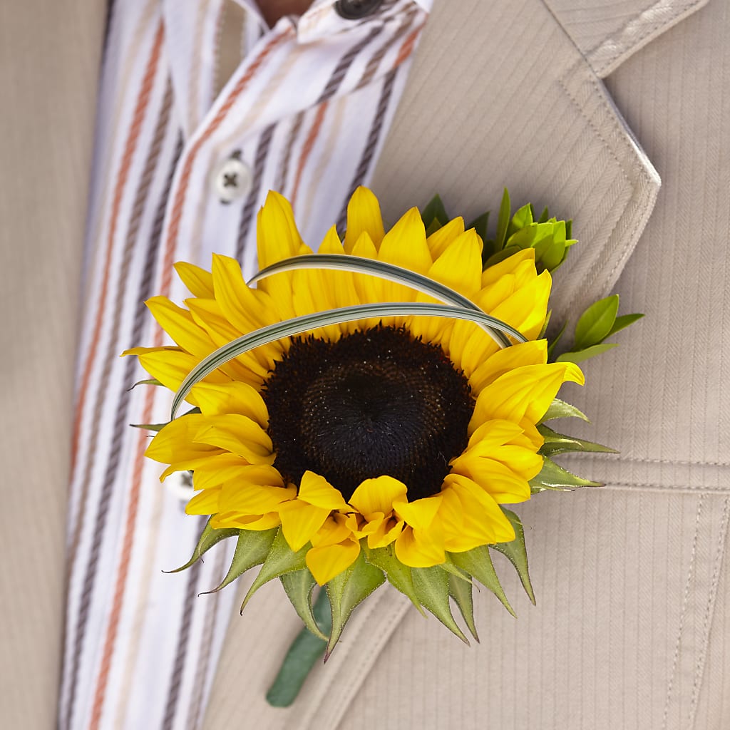 Free Spirit Boutonniere – Pettles Flowers, Salina KS